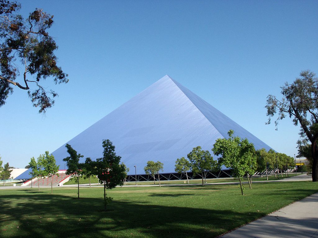 csu long beach pyramid arena
