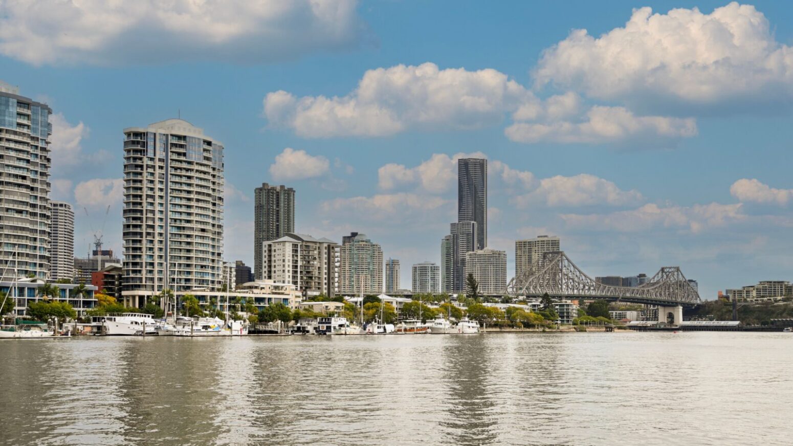 Brisbane River med byggnader
