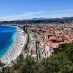 Bild över byggnader och kustlinje i Nice